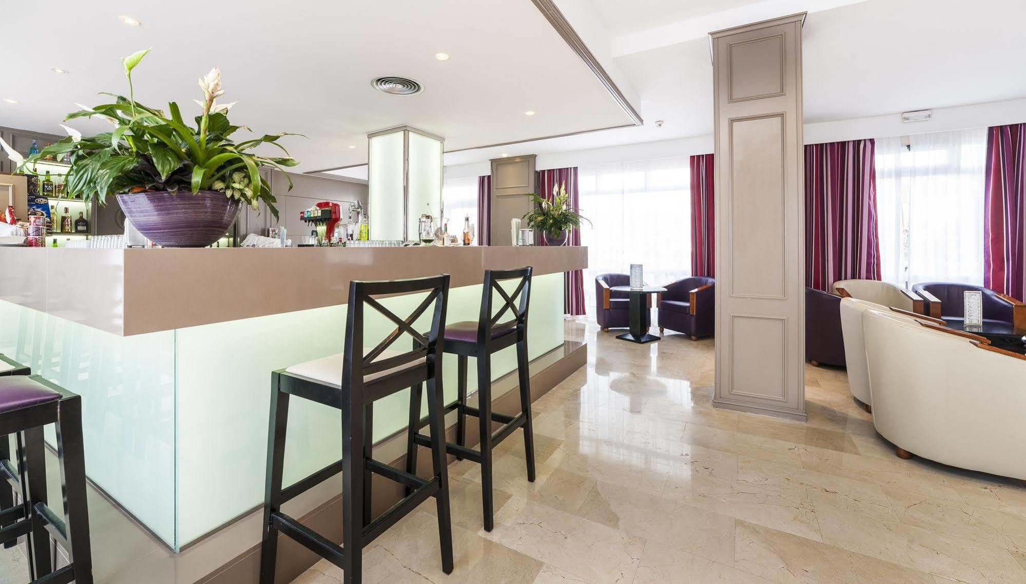 Globales America Hotel Cales de Mallorca